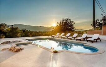 Awesome Home In Nova Sela With 4 Bedrooms