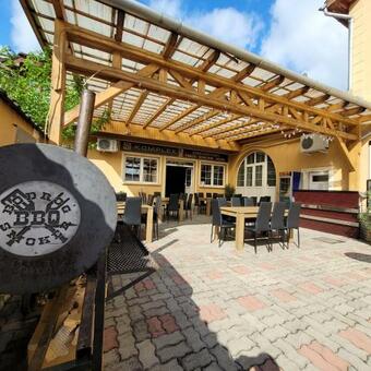 Bed & Breakfast Komplex -rendezv�nytermek-panzi�-apartman-irod�k-