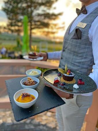 Hotel Hilltop Borbirtok & �tterem