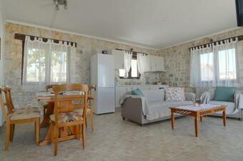 Apartamento Antorina Beachfront House With Pool