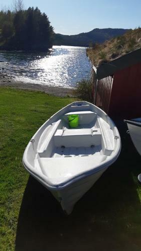 Teigen Leirstad, Hytter