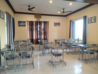 Hotel Anand Himalaya Resort