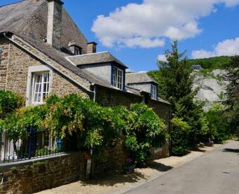 Maison De Vacances, G�te "le Vieux Logis" � Profondeville