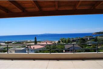 Sunny Beach Apartment Near Sounion