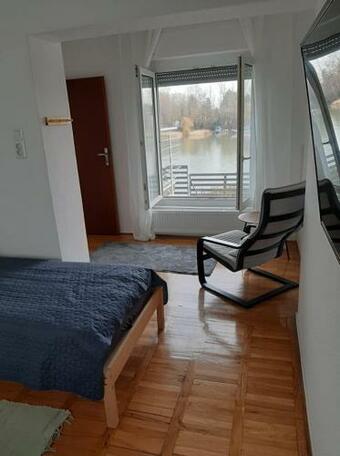 Kis-duna River Apartman