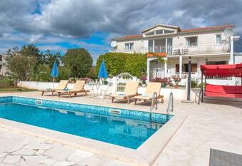 Apartamento Holiday Home Surrounded By Nature Near Omi?