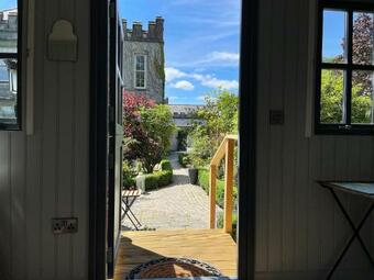 Hawthorn Hut Kilkenny Glamping At Jenkinstown House