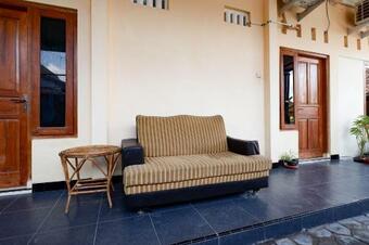 Hotel Oyo 2258 Santana Syariah Guest House