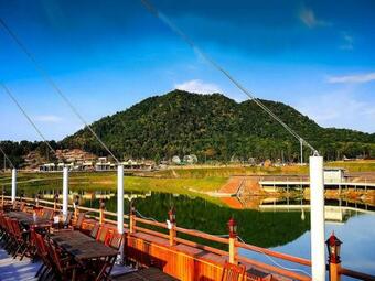 Hotel Monterey Park Resort