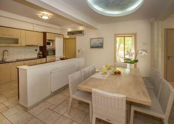 Family Getaway In Marathon By Ghh