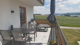 Apartamento Helle Ferienwohnung Am Wallersee