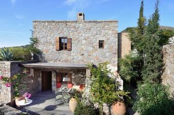 Aegina Dorfhaus