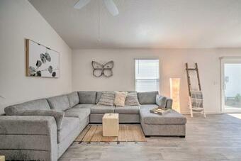 The Villages Villa With Community Amenities!