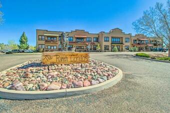 Apartamento Condo With Fishing Pond Access, Walk To Shops!