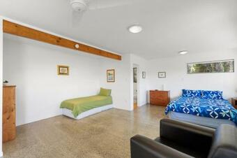 Sandy Beach House - Coopers Beach Holiday Home
