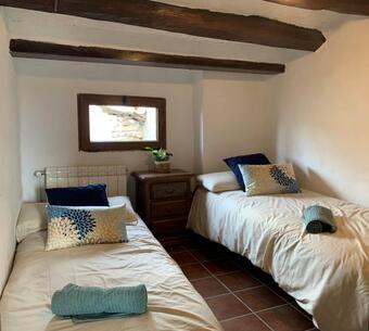 Vive La Vida Rural: Alojamiento En Les Piles. Niu Rural, S.l.