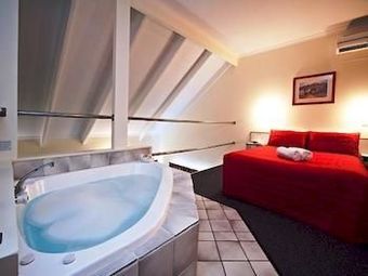 Shakespeare International Motel