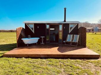 Luxury Cabin, Outdoor Bath, View Across The Fields