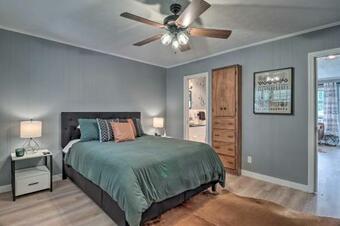 Apartamento Chic Flat Rock Condo With Balcony And Lake View!