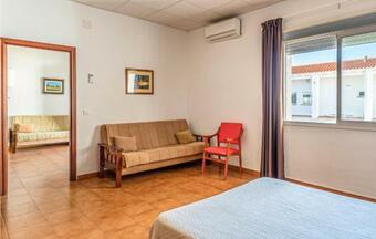Nice Apartment In Villa Del Rey With Wifi, Outdoor Swimming Pool And 1 Bedrooms
