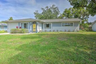 Sunny Clearwater Home - 5 Mi To Beach And Park!