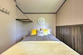 Apartamento Modern Alba Tiny Home Near Lake Fork Boating!