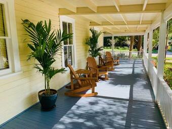 Posada Lake Minneola Inn