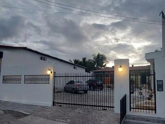 Hostal Buganv�lia Pousada & Bistr�