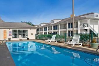 Hotel Baymont Inn & Suites