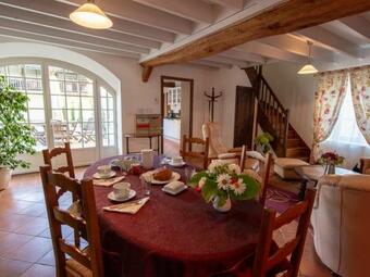 G�te Courcelles, 5 Pi�ces, 8 Personnes - Fr-1-590-19