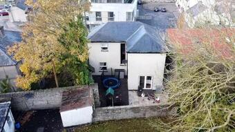 Town Villa With Charming Garden & Bbq Area