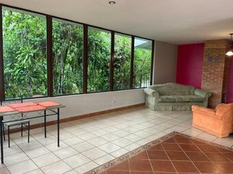 Alegre Villa Con Piscina En La Monta�a