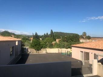 Grande Maison De Caractere Situee Au C?ur Du Village De De Roquefort Des Corbi�res. Profitez De Son Grand Jardin Avec Terrain De Petanque Barbecue Et Balancoire