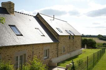 Spacious And Comfortable Fully Restored Farmhouse