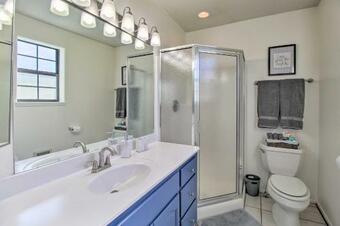 Modern Show Low Retreat With Deck And Mtn Views!