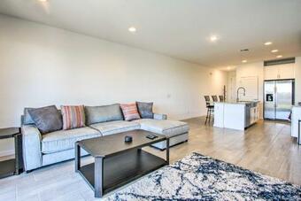 Modern Retreat About 21 Mi To State Farm Stadium!