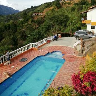 Altos De Loma Linda