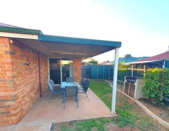 Adorable-secure 3 Bedroom Holiday Home With Pool Around The Corner From The Miners Rest.