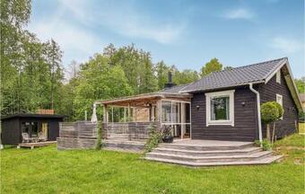 Amazing Home In H�kerum With Wifi And 4 Bedrooms