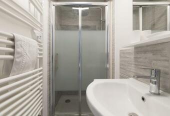 Maison Spacieuse Avec �tage Dans Une Impasse