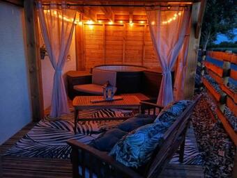 Studio De Charme Avec Spa Terrasse Et Jardin Priv�