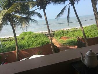 Hostal Kizhunna Rock Beach House