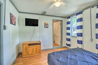 Apartamento Charming Getaway And Fire Pit Near Hikes And Lake