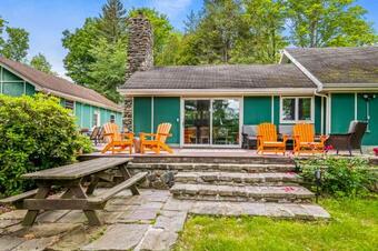 Five Chimneys Lake House