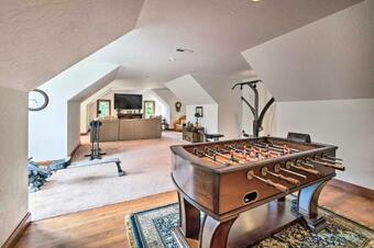 Luxe Coos Bay Escape With Patio And River Views!