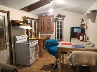 Entire 1 Bedroom Apartment In The House, Up To 2 Guests, With Private Entrance