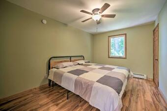 Peaceful Getaway With Lake Access Near Hiking!