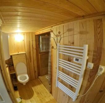Cabane Et Potager, Jacuzzi... Dans Les C�vennes