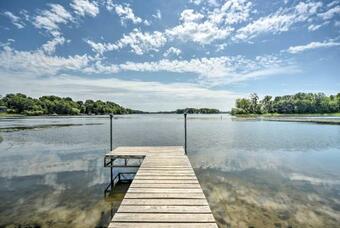 Cottage With Deck Situated On South Center Lake