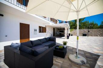 Villa Pietra- Modern Rustic Poolside Oasis